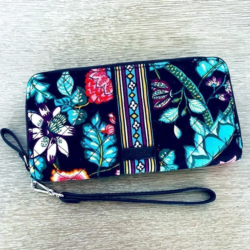 Vera Bradley Floral Multi Quilted Fabric Wallet - Picture 1 of 4